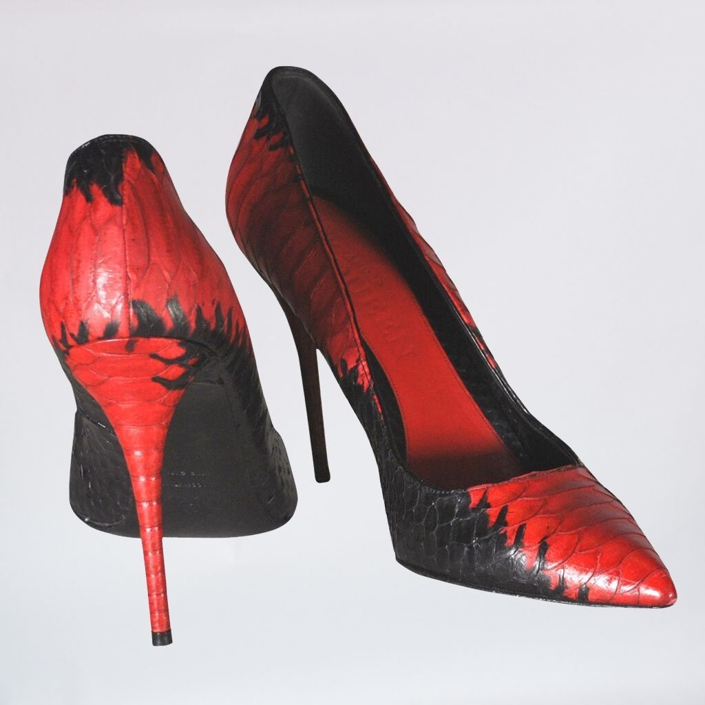 Two-tone python pumps | Deepika Padukone
